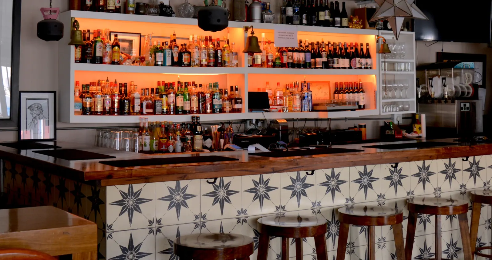 Charlie's — Bar in Cape Town